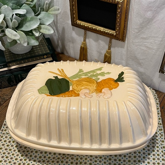 🥕 Vintage Handmade Ceramic Roaster with Vegetable Motif - Picture 2 of 15